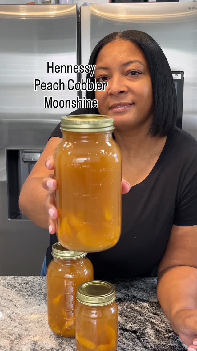 Instagram post by @spdrinksss for Hennessy. Caption reads: Hennessy Peach Cobbler Moonshine 😊😊😊....