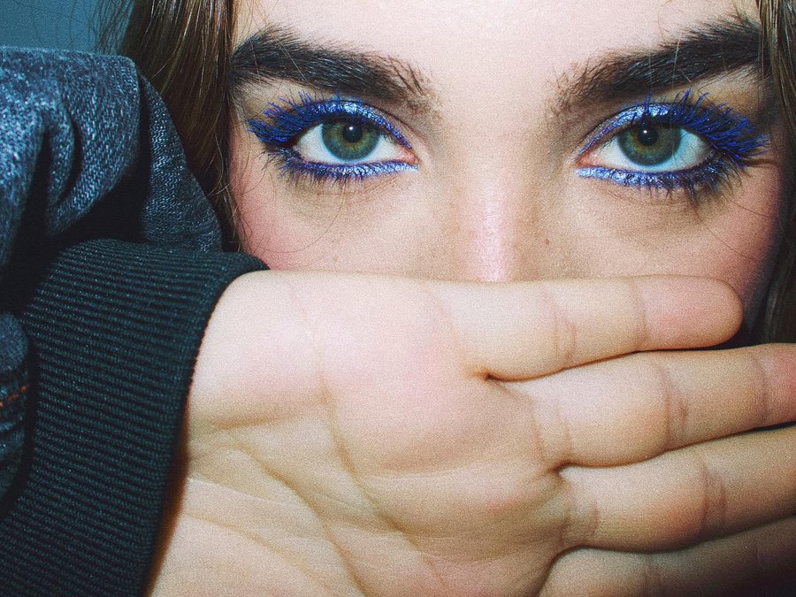 Instagram post by @elataubert for Diesel. Caption reads: Hoy me sentía azul 🩵🦋 ya saben eso qué....