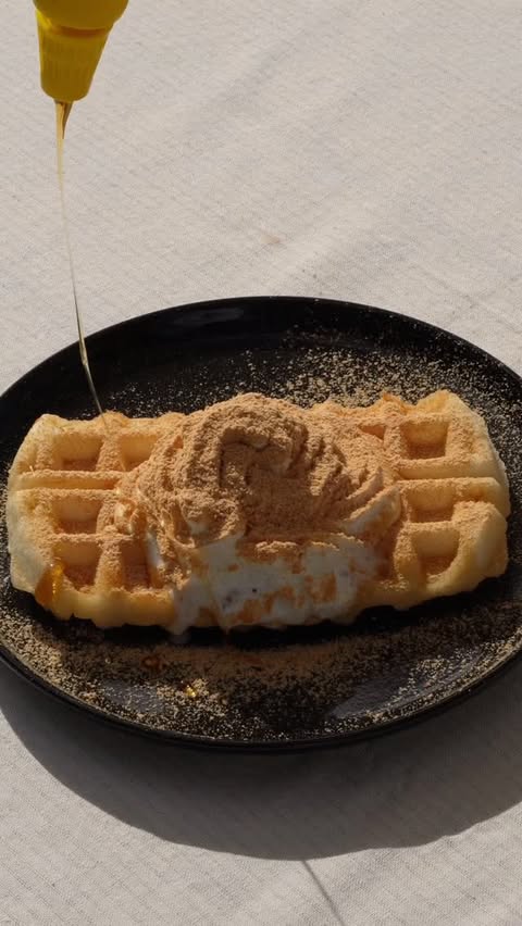 Instagram post by @yooinoz for Osulloc. Caption reads: [...] Today’s menu: Rice Cake Waffle with #ad....