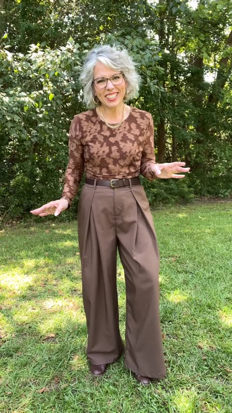 Instagram post by @simply.amber5.0 for Merokeety. Caption reads: [...] #officewear #petitefashion gifted by....