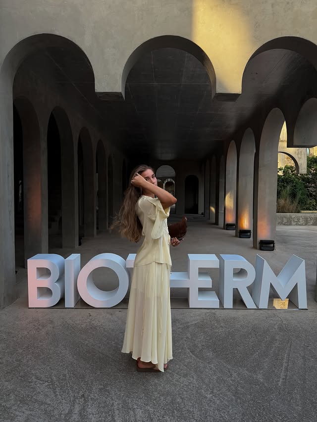 Instagram post by @pernilledosvik for BIOTHERM. Caption reads: [...] finn roa på flow retreat med @biotherm....