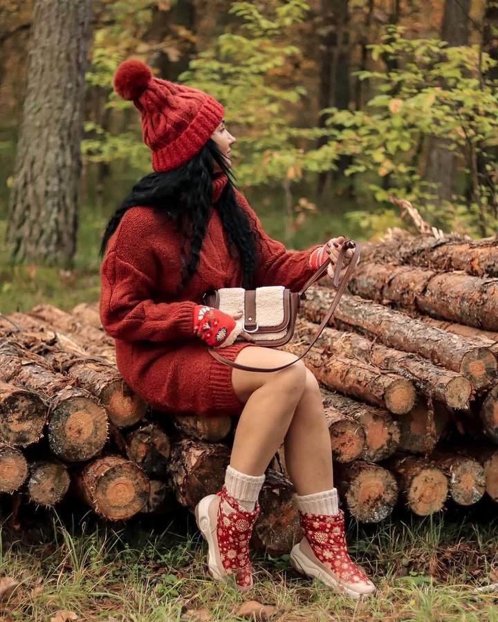 Instagram post by @__my_neverland__ for UIN Footwear. Caption reads: Cozy season ❤️🎄

The best boots for snowy days....