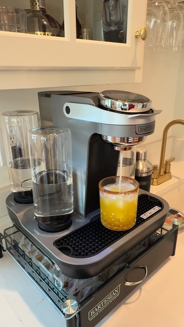 Instagram post by @alex.nessenthaler for Bartesian. Caption reads: [...] but make it cocktail chic 🍸🏈

The....