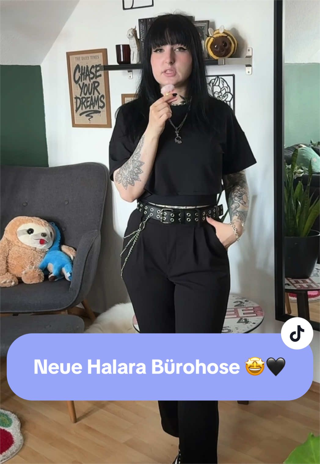 TikTok post by @dinasaurier for Halara Damenmode. Caption reads: Richtig schick oder? 🤩 @halara_de @Halara....