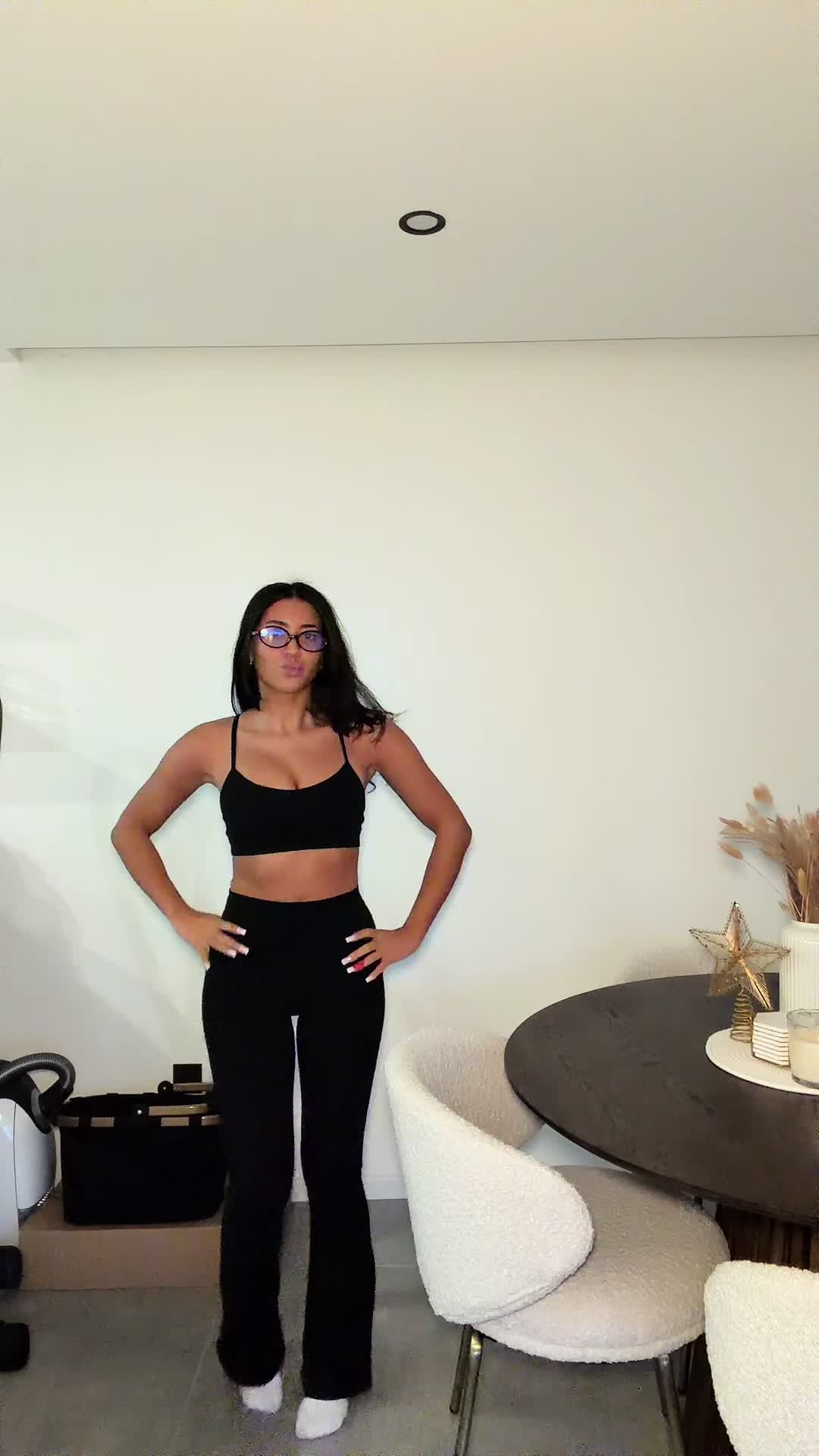 TikTok post by @aliciaandritschke for More Nutrition. Caption reads: Werbung| eure pilates Maus🐭🎀  @MORE NUTRITION....