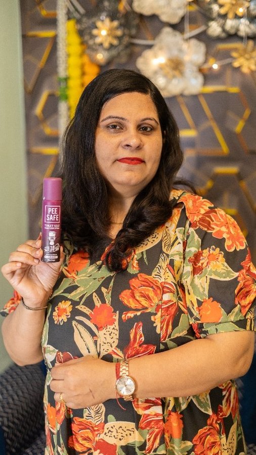 Instagram post by @aashvi_mishra_ for Pee Safe. Caption reads: Public washrooms? No worries anymore! 🙌
Mera....