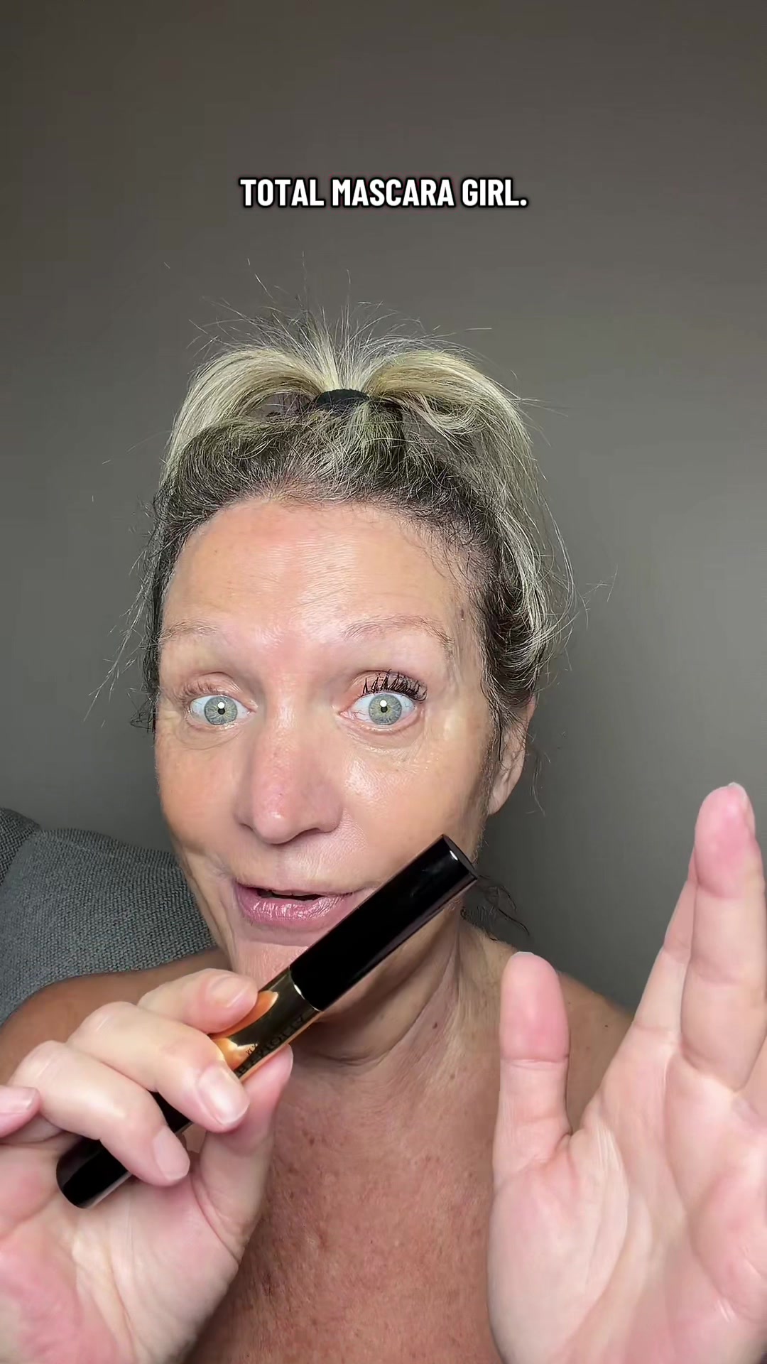TikTok post by @liciamerritt for Bymolia Beauty. Caption reads: [...] #curlingmascara #lenghtheningmascara....