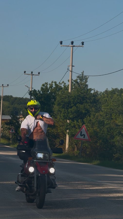 Instagram post by @meteunsaal for Supplementler.com. Caption reads: Last seen : childhood reward for safe return 🔙....