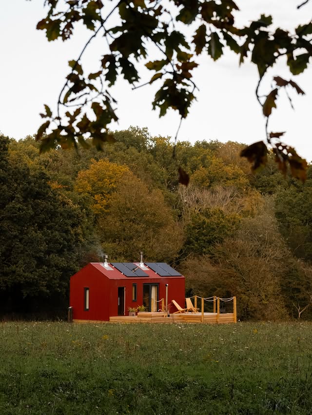 Instagram post by @ourlittlebrickcottage for Chelsea Peers. Caption reads: (Ad) If late autumn had a feeling, it would be....