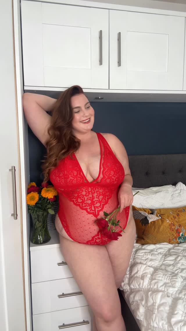 Instagram post by @lauren_frances__ for Tutti Rouge. Caption reads: Hello November ♥️

Is it too early to mention the....