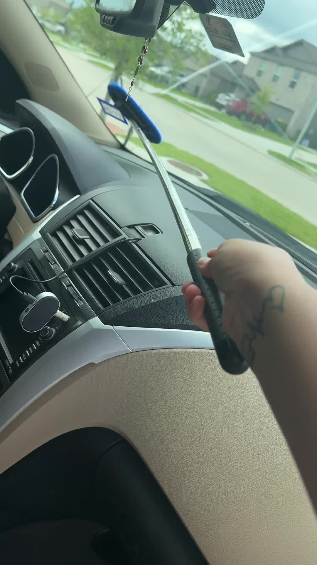TikTok post by @ashleyhurtadoo for JoyTutus. Caption reads: [...] #fyp #carros #carwindow #tiktokshop....