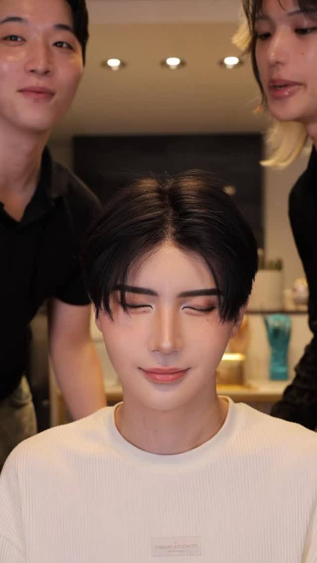 Instagram post by @kimgyutae_official for VT COSMETICS SPOT. Caption reads: スキンケア2択❗️選ぶのどっち❓🉐

フゥジ→ズッチ→ギュテと来てマリリンまで続く動画バトン！

....