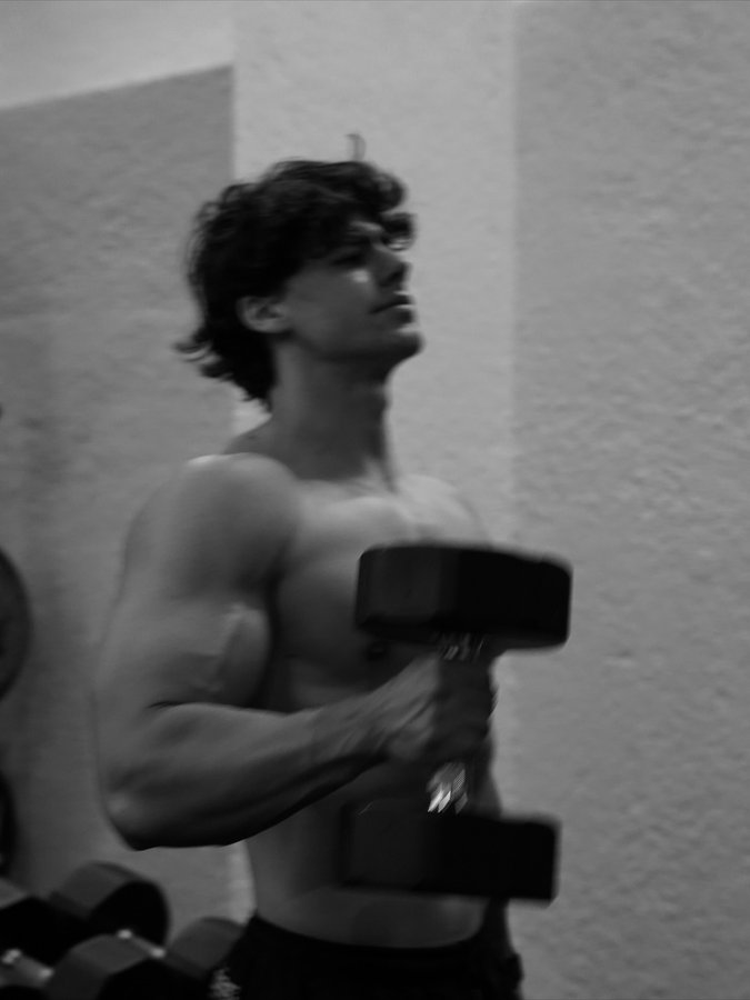 Instagram post by @lucas.kth for Therabody. Caption reads: training & recovery dialed in 🤌🏼 @therabody....