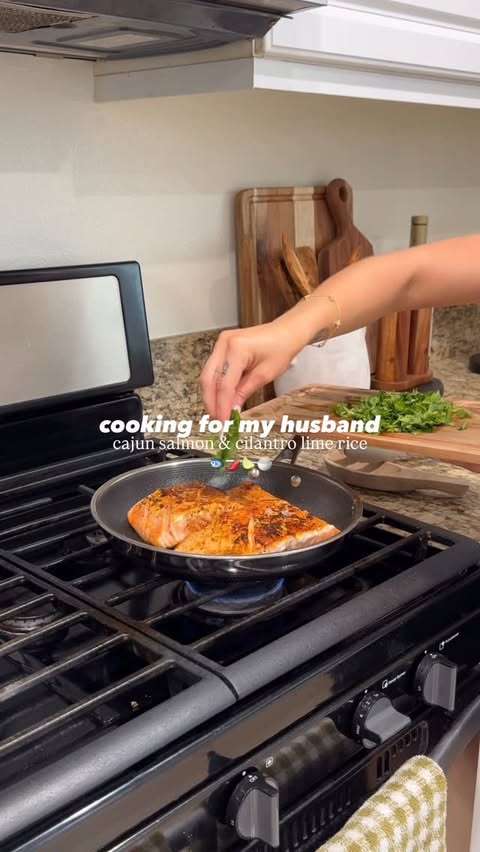 Instagram post by @vivianarubyy for HexClad. Caption reads: This is my favorite way to eat salmon rn🤤 it’s....