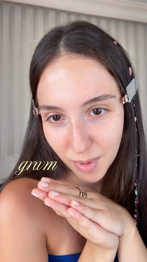 Instagram post by @sudetturgutt for GLOW. Caption reads: [...] - @dr.altheaglobal 345 mist fondöten -....