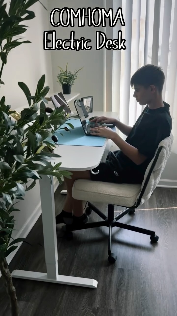 Instagram post by @khrystynapolek for COMHOMA. Caption reads: COMHOMA Electric Height Adjustable Desk with [...].