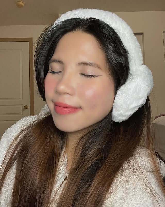 Instagram post by @reviewinh1.3.6.9 for ShopHDE. Caption reads: Stay cozy and chic with these fluffy....