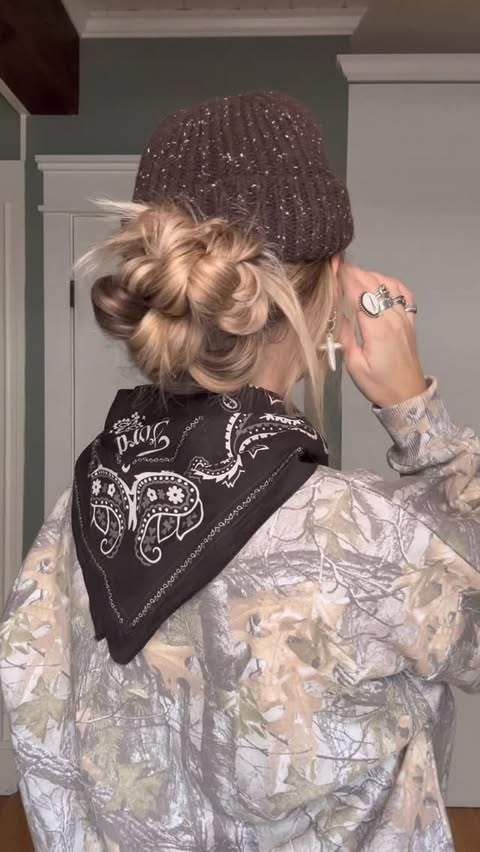 Instagram post by @torielynnbliss for Luxy Hair. Caption reads: Add this bun to your hair rotation 🤎
Comment....