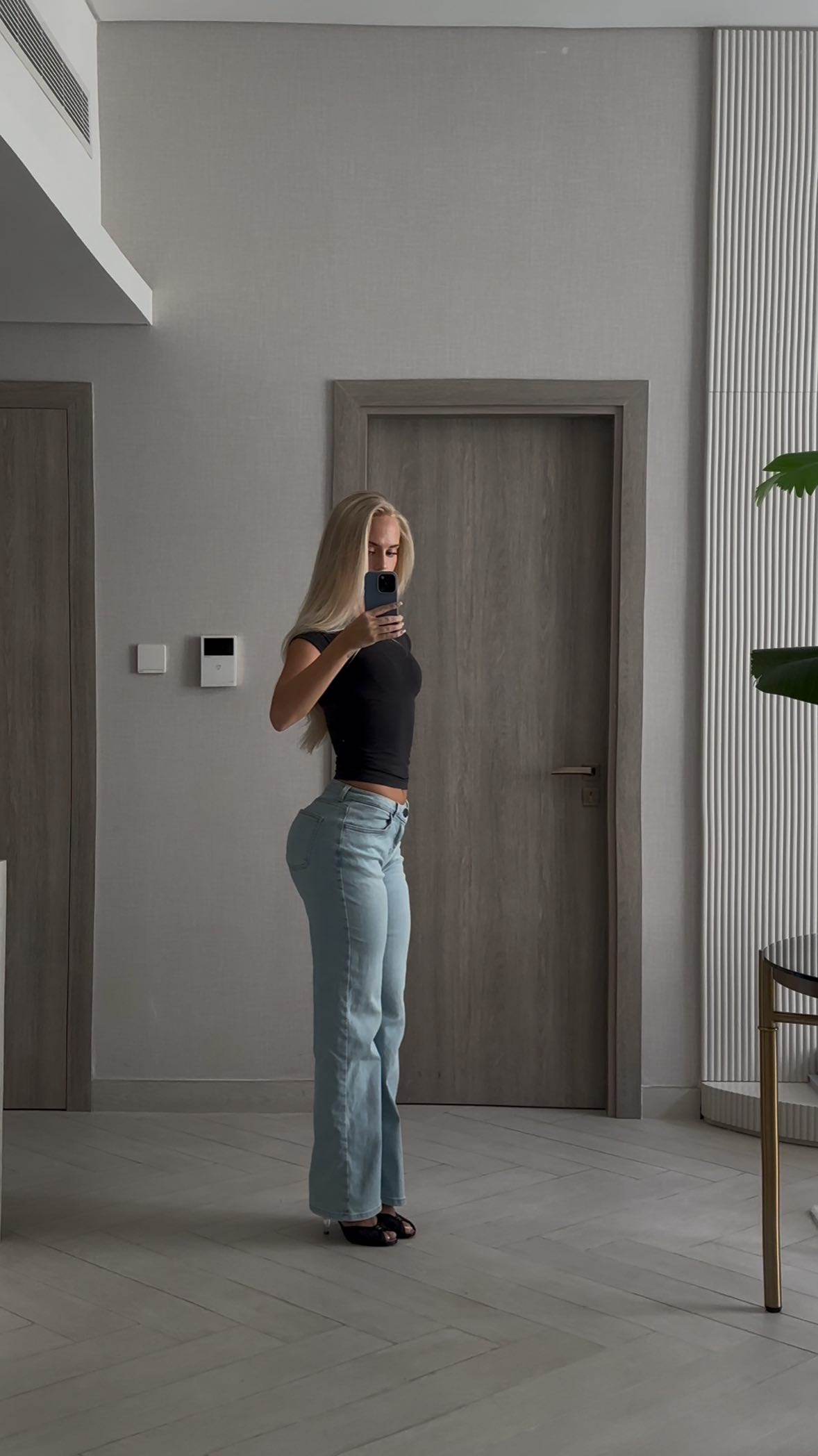 Instagram post by @filippafranssoon for FITJEANS. Caption reads: Baggy low waisted jeans > @fitjeans 👖....