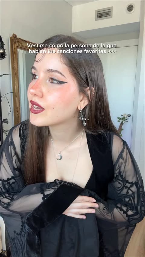 Instagram post by @aliblackbet for Restyle.pl. Caption reads: [...] que aspiro ahora mismo 🥀 Full outfit....