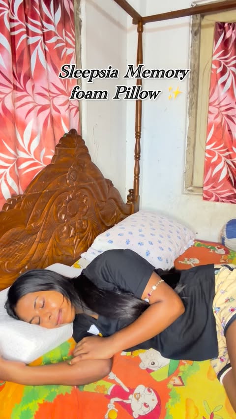 Instagram post by @queen_junnu_01 for Sleepsia. Caption reads: [...] the comfort and neck support of my Sleepsia....