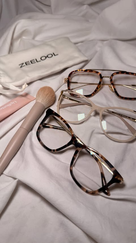 Instagram post by @karinaeli.c for Zeelool. Caption reads: yall already know what time it is 🤭🤓 @zeelool —....