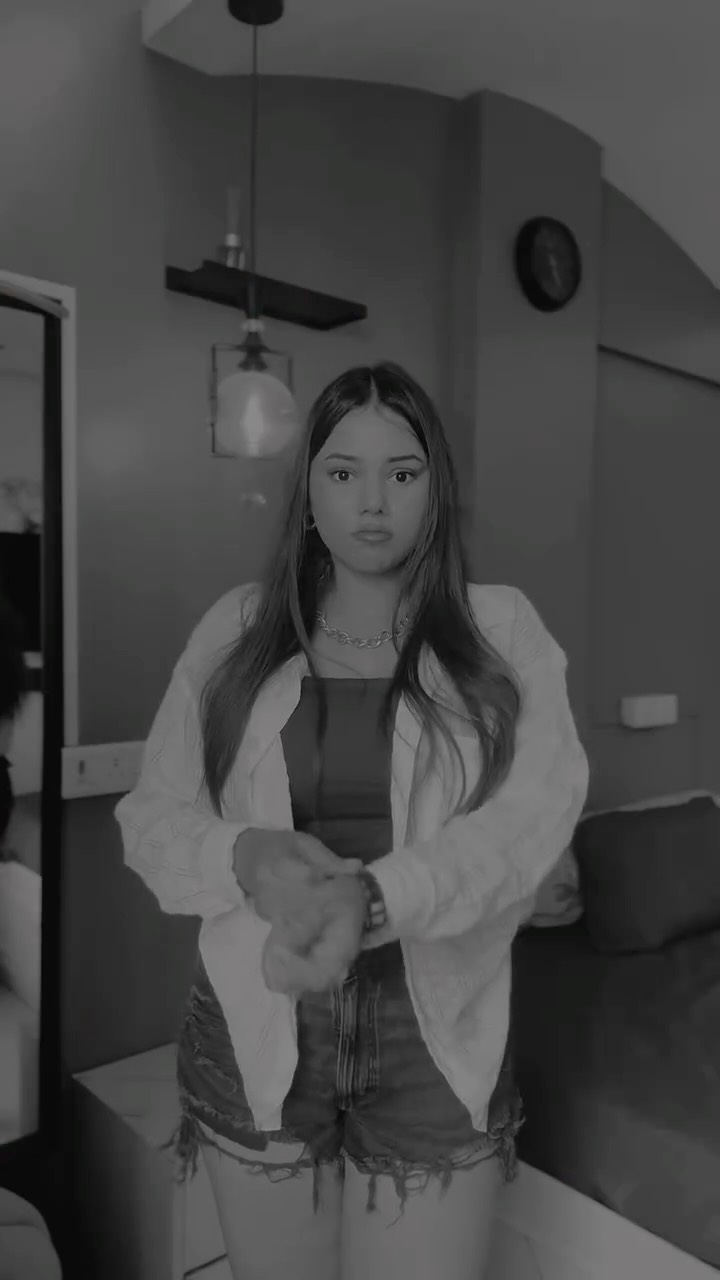 Instagram post by @veronicaaaaaaaa__ for Mentos. Caption reads: Stain drama? Sleeves up, stress down....