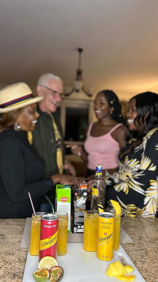 Instagram post by @_lydiakm for Schweppes. Caption reads: My holiday season is all about family. 🥰💙🎄Doing....