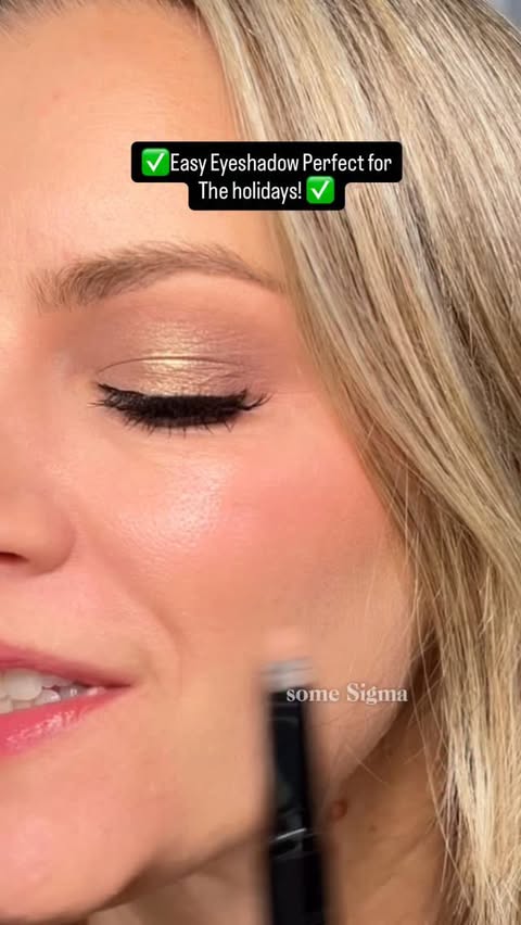 Instagram post by @mikaysmakeup for Sigma Beauty. Caption reads: Easy Eyeshadow that’s perfect for the Holidays!....