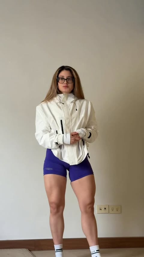 Instagram post by @marurista for YoungLA. Caption reads: [...] on point, mind clear.
Nuevo drop de....