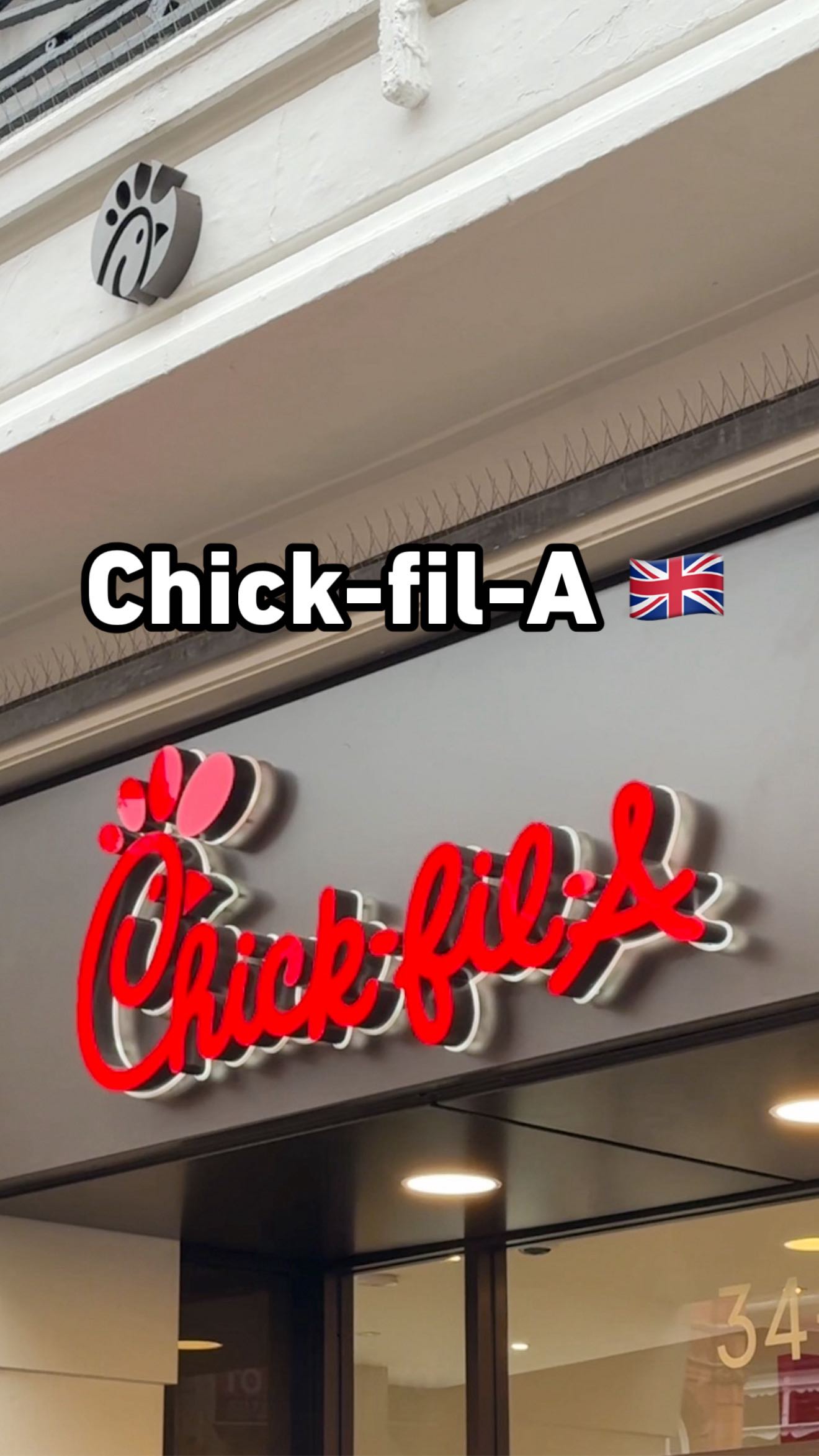 Instagram post by @fahadtrips for Chick-fil-A. Caption reads: Chick-fil-A 🇬🇧 

وصل بريطانيا تحديداً Leeds....