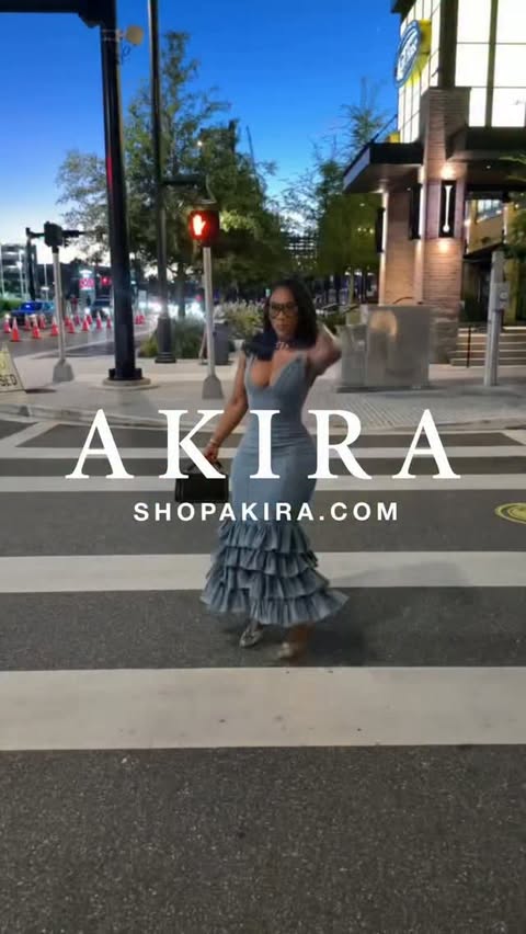 Instagram post by @biancasamonefinds for ShopAKIRA. Caption reads: [...] back on stock and this is a small 😳....