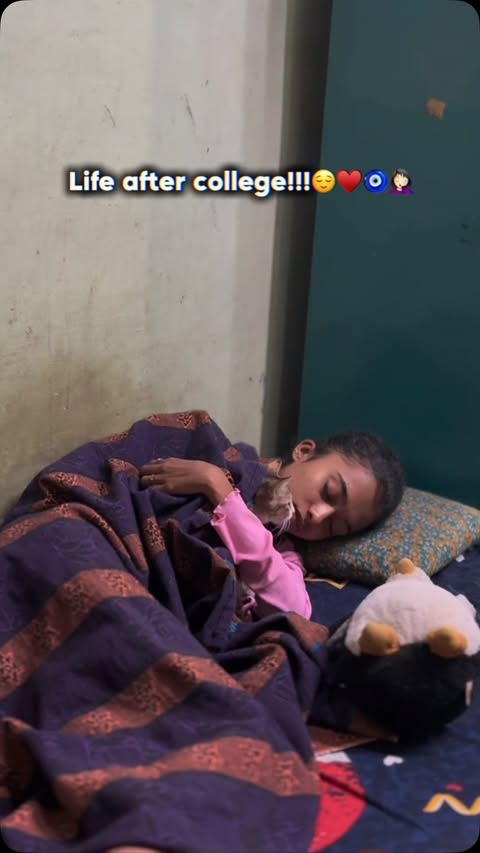Instagram post by @padma._.officiall for Emma Sleep USA. Caption reads: You’re putting in the work all day. Your sleep....