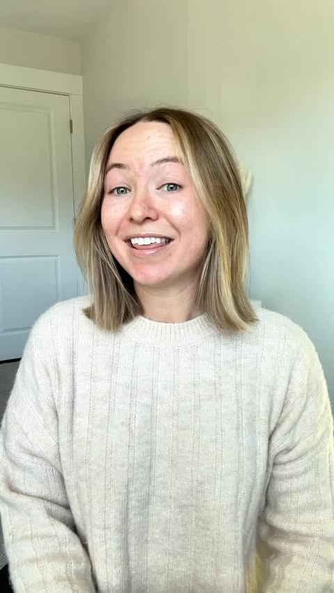 Instagram post by @themaxwellstravel for Loop Earplugs. Caption reads: Gift ideas for the traveler in your life ✈️🎁....