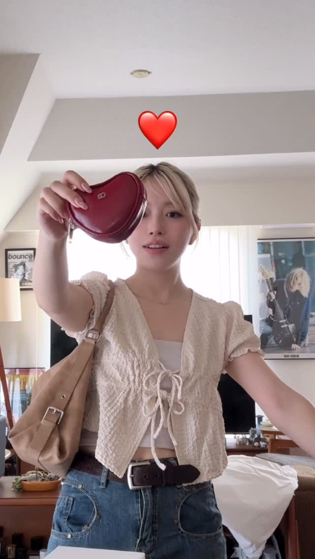 Instagram post by @kochamanta for Stand Oil. Caption reads: 👜Mushy Bag · マッシュバッグ_キャメル
❤️Heart Pods Keyring ·....