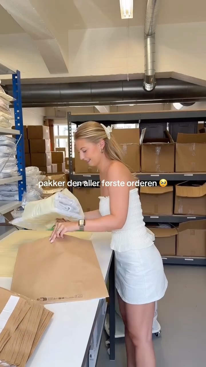 Instagram post by @ceciliateigen for COATED LEMON. Caption reads: annonse 💌  For noen dager. Har ikke ord. Tusen....