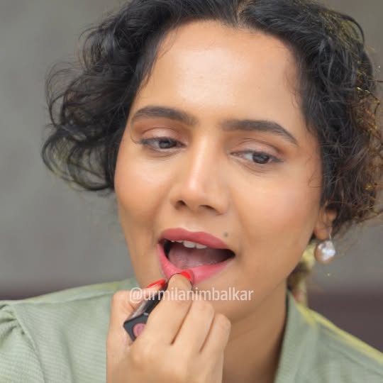Instagram post by @urmilanimbalkar for Swiss Beauty Cosmetic. Caption reads: Caption - तुम्हाला कुठली शेड आवडली?

Buy the new....