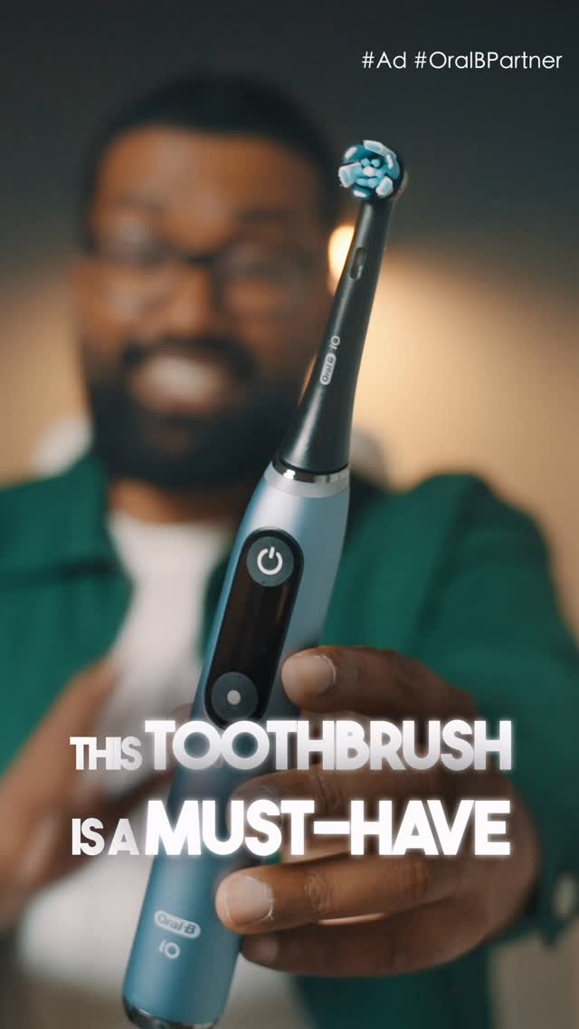 Instagram post by @rjeytech for Oral-B. Caption reads: Brighten someone’s smile this holiday season....