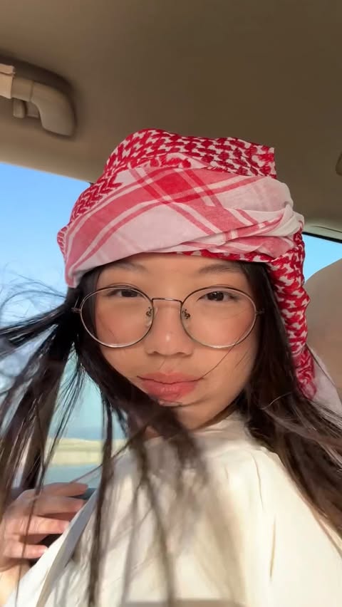 Instagram post by @andreanovitaa for Visit Qatar. Caption reads: [...] di Qatar.. Beneran secantik itu 🐪🌵....