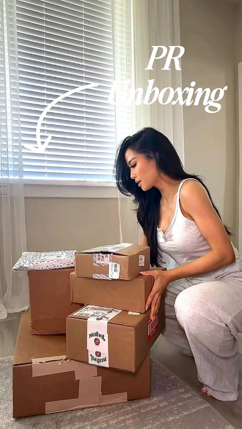 Instagram post by @itssamazing for POPFLEX Active. Caption reads: PR Unboxing 📦💕 Thank you @skii.usa....