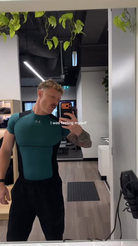 Instagram post by @tothemaxyy for Under Armour. Caption reads: [...] it’s easy and looks good with the new....
