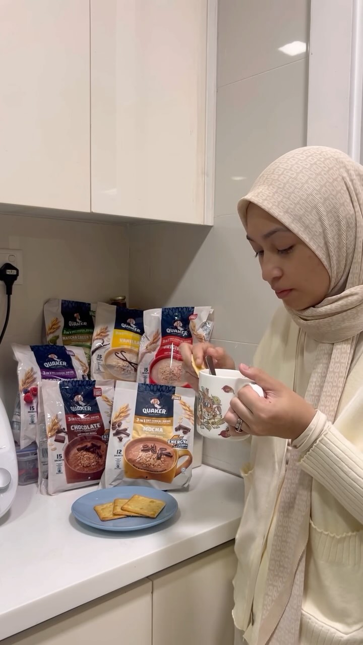 Instagram post by @nurinqistina for Quaker. Caption reads: Challenging sahur mornings made easy with Quaker 3....
