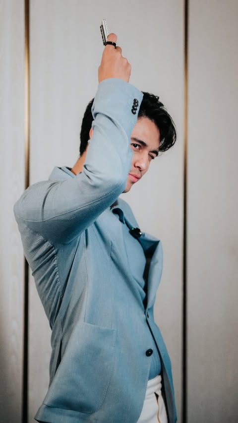 Instagram post by @bouttier_maxime for Viu Indonesia. Caption reads: [...] on VIU. @samsungindonesia @viuindonesia....