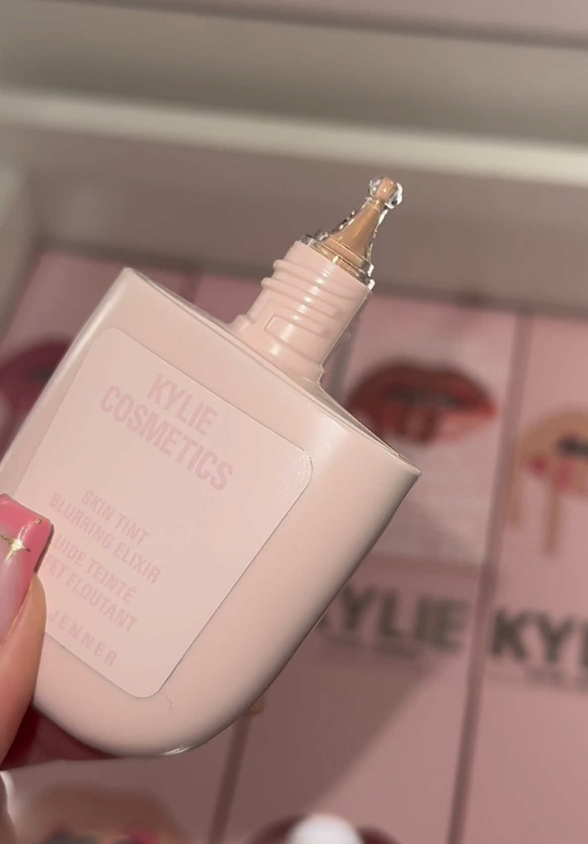 TikTok post by @simmis_beauty for Kylie Cosmetics. Caption reads: @Kylie Cosmetics Skin Tint 🤩 I’m swatching [...].