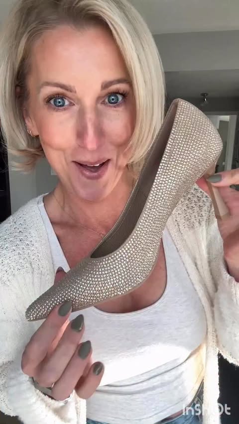 Instagram post by @lindsayhignett_love.this.girl for Cosyisland. Caption reads: These Diamond Pointed Toe Heeled Pumps from....