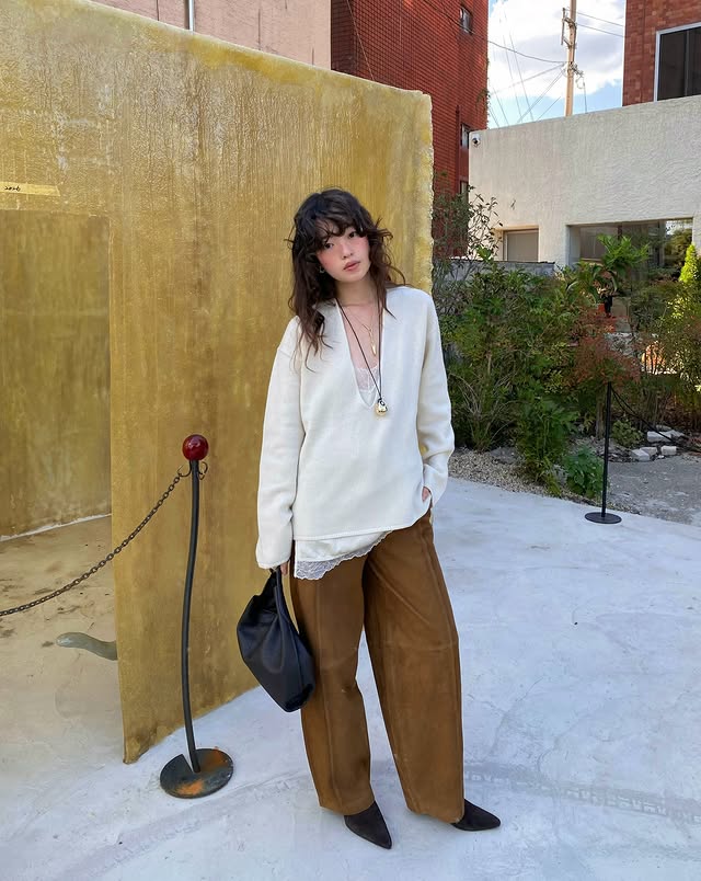 Instagram post by @chaaemonie for Massimo Dutti. Caption reads: Autumn with @massimodutti #제품제공 정말 가을이구나! 싶은 날씨에....