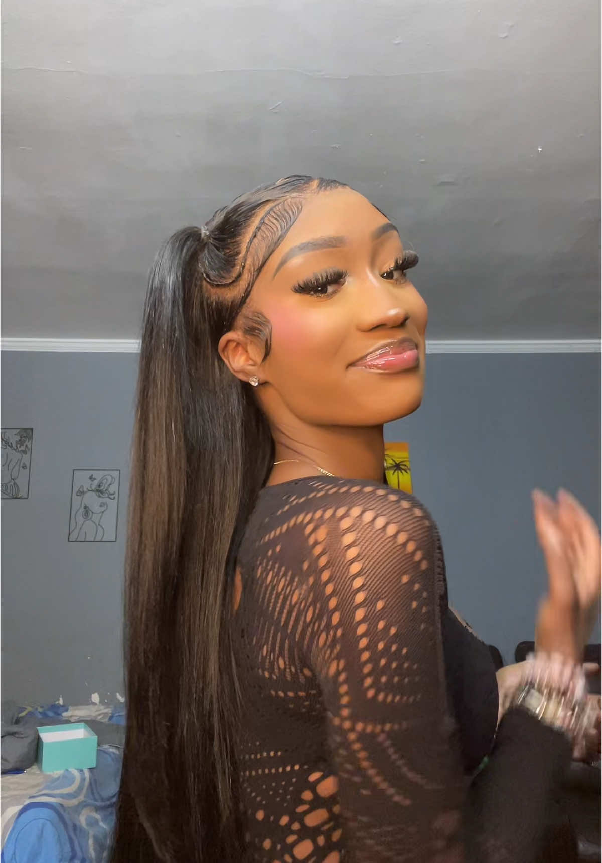 TikTok post by @maeekenzo for Asteria Hair. Caption reads: [...] me 20 mins me new favorite wig 🥰🥰 @Asteria....