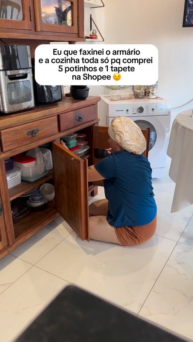 Instagram post by @familiademjenski for Shopee. Caption reads: Amiga me conta, tu tbm é assim né kkkkkk....