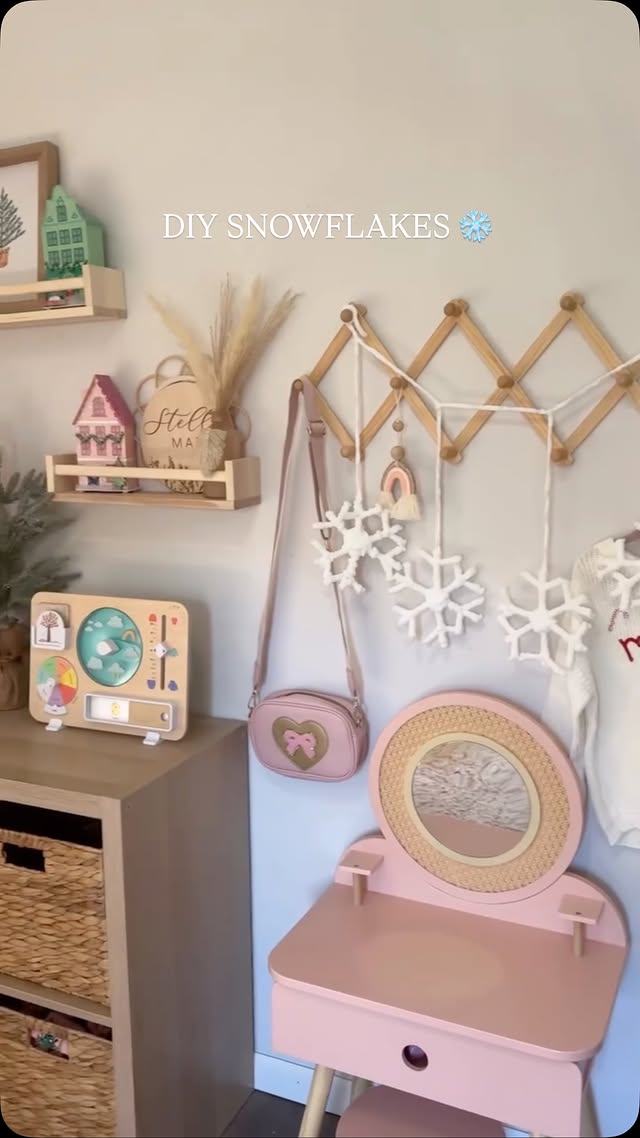 Instagram post by @saraheelizabethx for HOTO Tools. Caption reads: DIY snowflakes ❄️❄️ so easy using my new cordless....