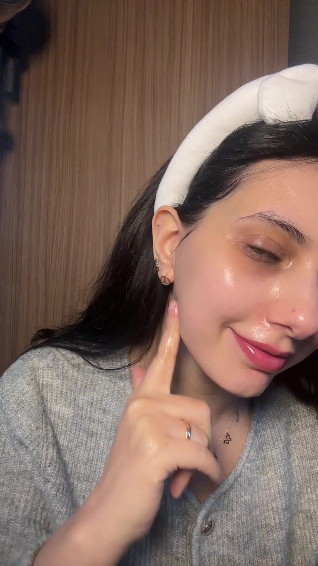 TikTok post by @sarahkim.kr for Goodal USA. Caption reads: [...] حول العالم. @cliocosmetics_global @goodal....